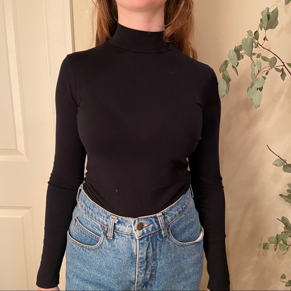 Aritzia black turtle neck - Picture 3 of 4